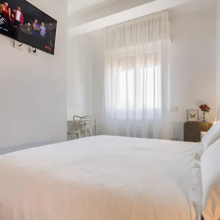 Domus Pyrus Apartment